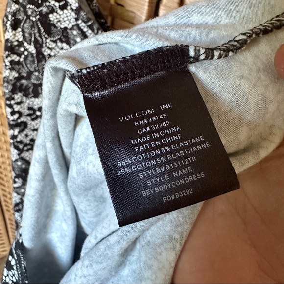 Volcom Lace-print Bodycon Dress - L, Black/White - Picture 4 of 7